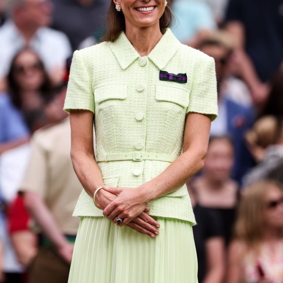 💚Vintage Chanel sage green cashmere skirt🍀 - Picture 8 of 9